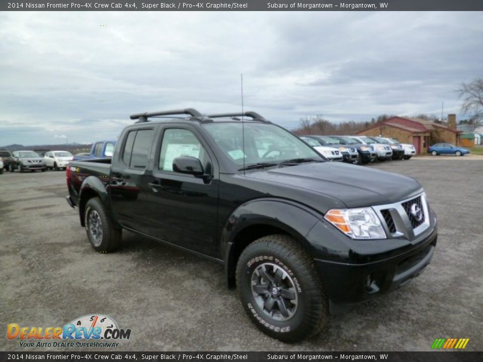 Front 3/4 View of 2014 Nissan Frontier Pro-4X Crew Cab 4x4 Photo #1