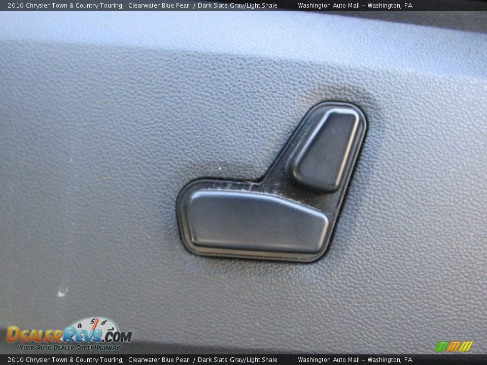 2010 Chrysler Town & Country Touring Clearwater Blue Pearl / Dark Slate Gray/Light Shale Photo #13