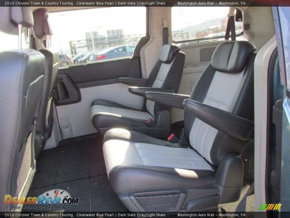 2010 Chrysler Town & Country Touring Clearwater Blue Pearl / Dark Slate Gray/Light Shale Photo #18