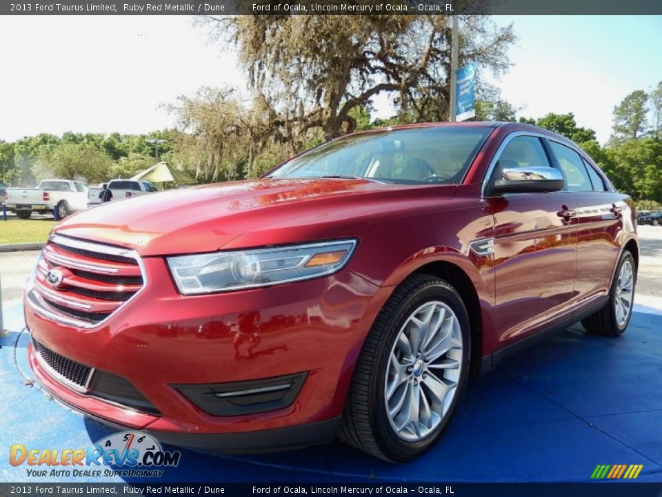 Front 3/4 View of 2013 Ford Taurus Limited Photo #1