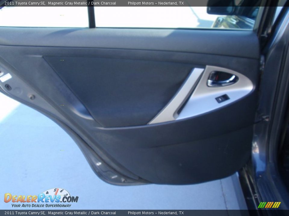 2011 Toyota Camry SE Magnetic Gray Metallic / Dark Charcoal Photo #32