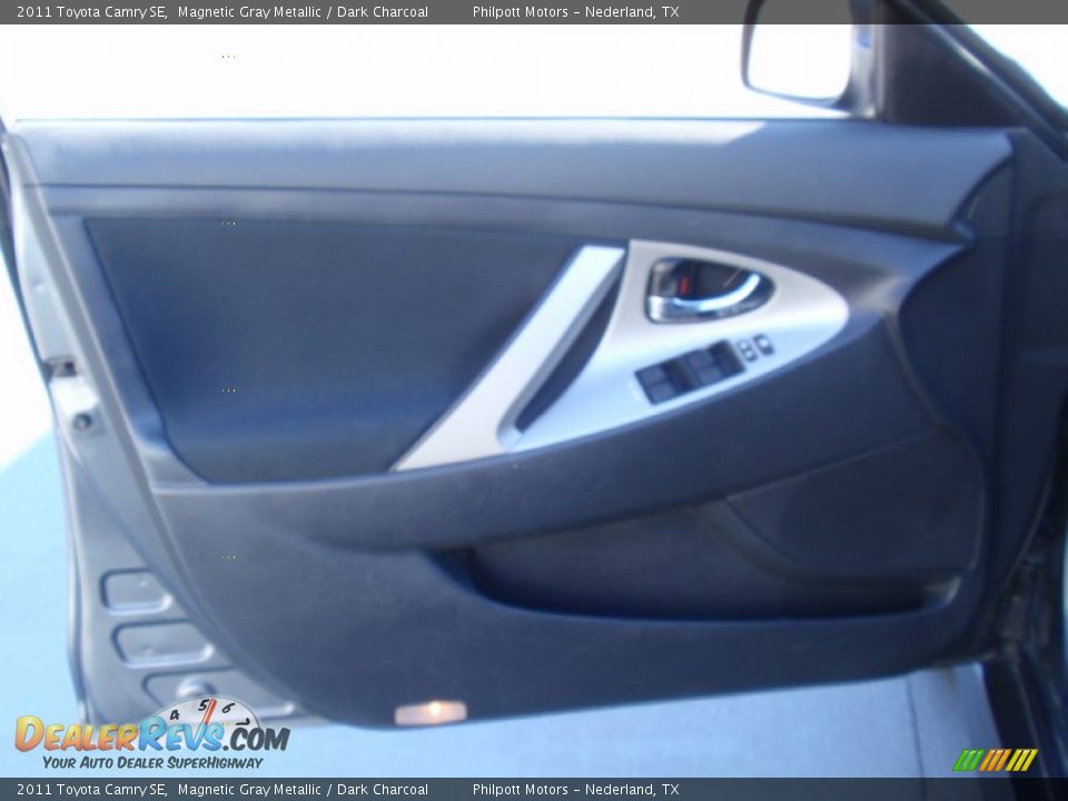 2011 Toyota Camry SE Magnetic Gray Metallic / Dark Charcoal Photo #35