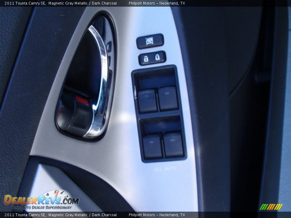 2011 Toyota Camry SE Magnetic Gray Metallic / Dark Charcoal Photo #36