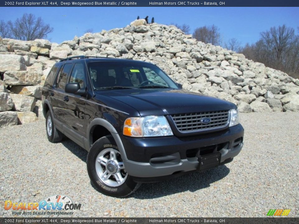 Front 3/4 View of 2002 Ford Explorer XLT 4x4 Photo #1