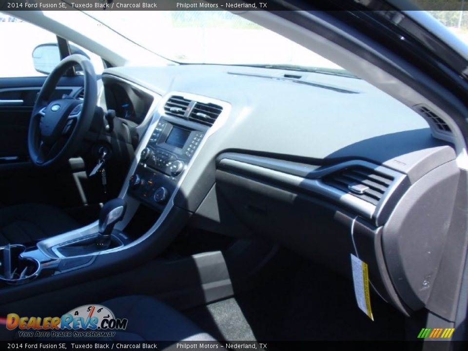 2014 Ford Fusion SE Tuxedo Black / Charcoal Black Photo #18