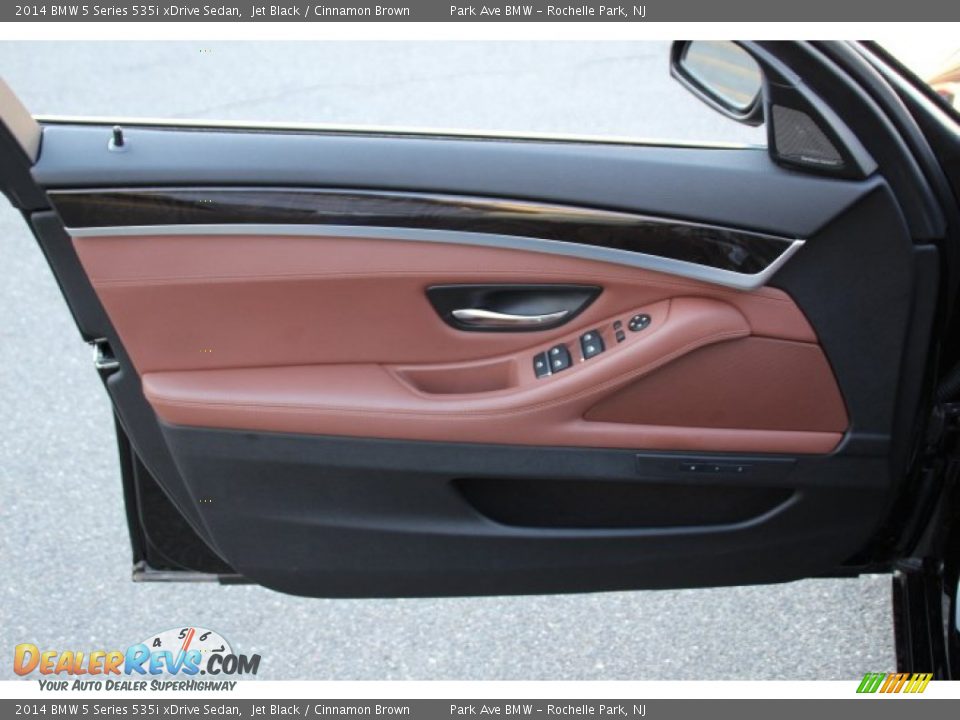 Door Panel of 2014 BMW 5 Series 535i xDrive Sedan Photo #9