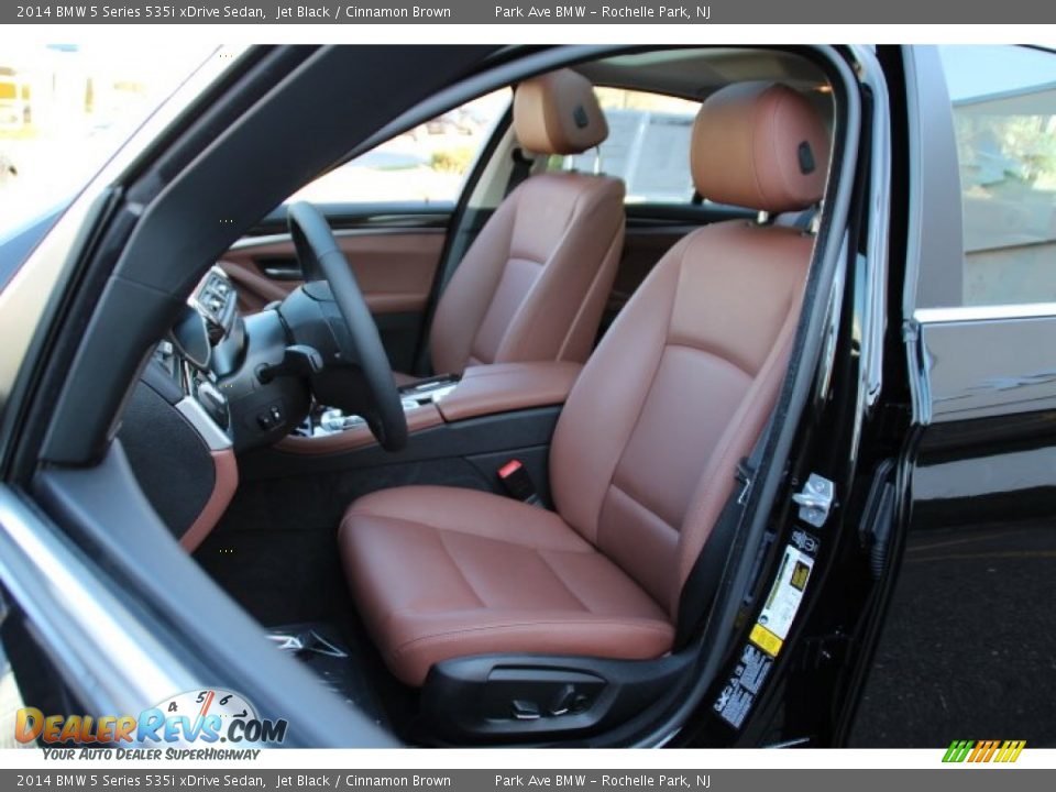 Front Seat of 2014 BMW 5 Series 535i xDrive Sedan Photo #12