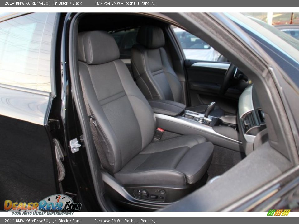 Front Seat of 2014 BMW X6 xDrive50i Photo #28