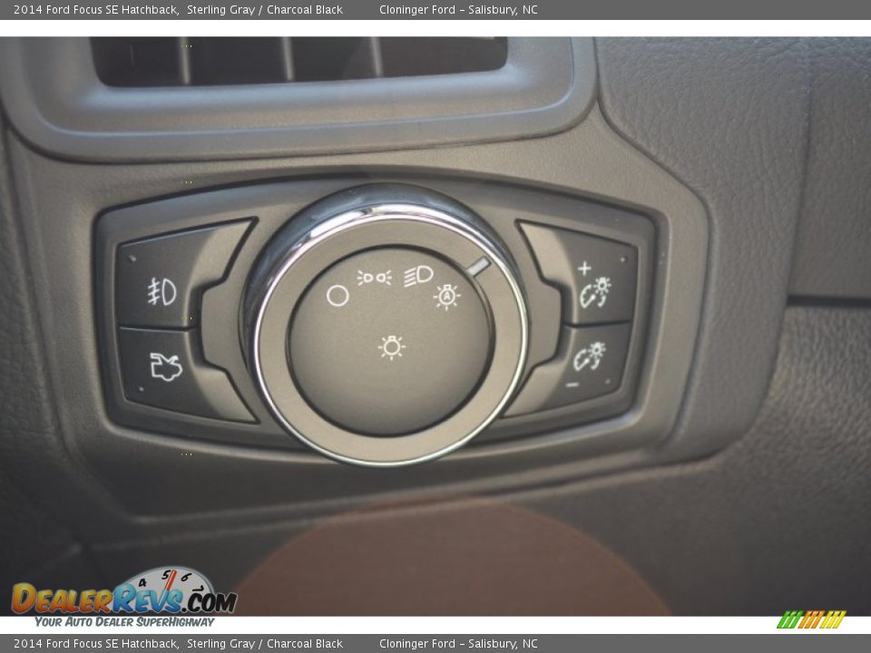 2014 Ford Focus SE Hatchback Sterling Gray / Charcoal Black Photo #21