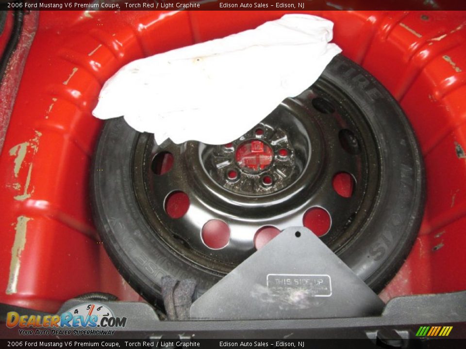 2006 Ford Mustang V6 Premium Coupe Torch Red / Light Graphite Photo #19