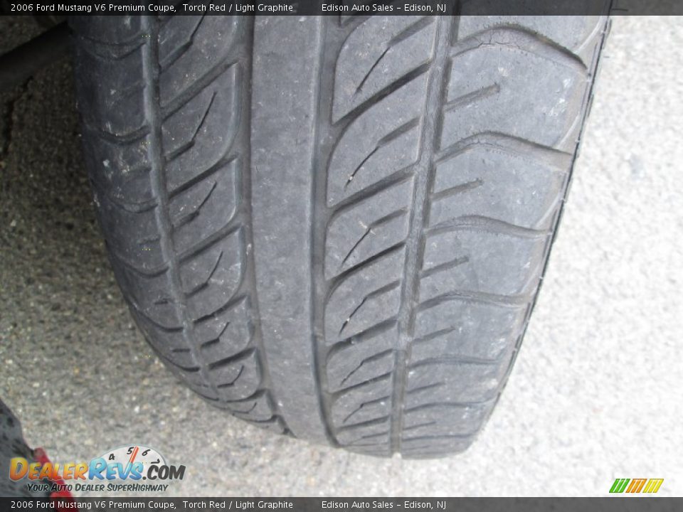 2006 Ford Mustang V6 Premium Coupe Torch Red / Light Graphite Photo #25