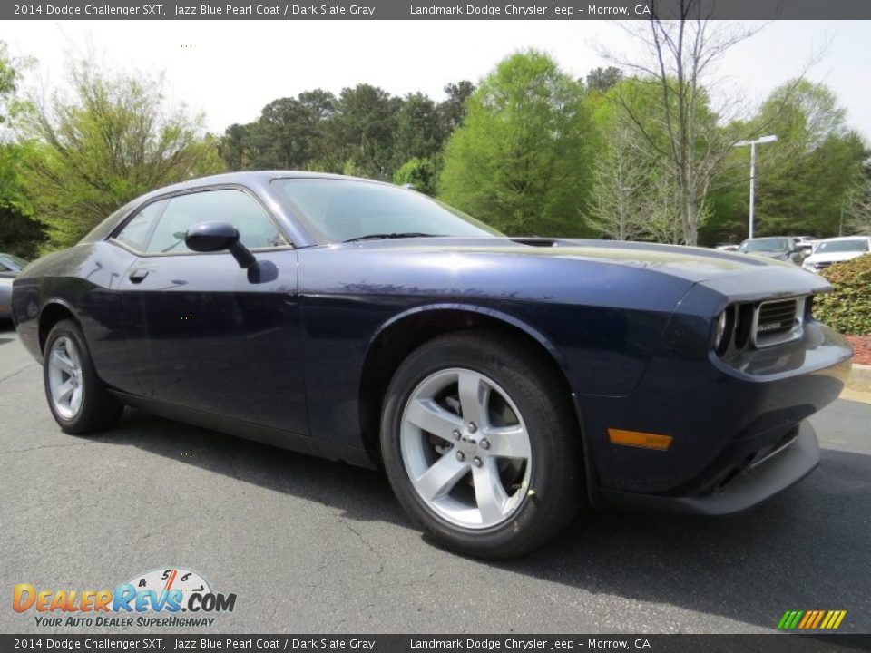 Front 3/4 View of 2014 Dodge Challenger SXT Photo #4