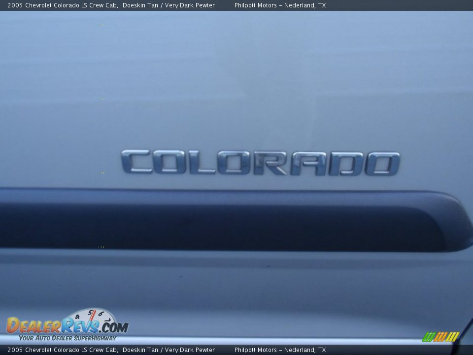 2005 Chevrolet Colorado LS Crew Cab Doeskin Tan / Very Dark Pewter Photo #15