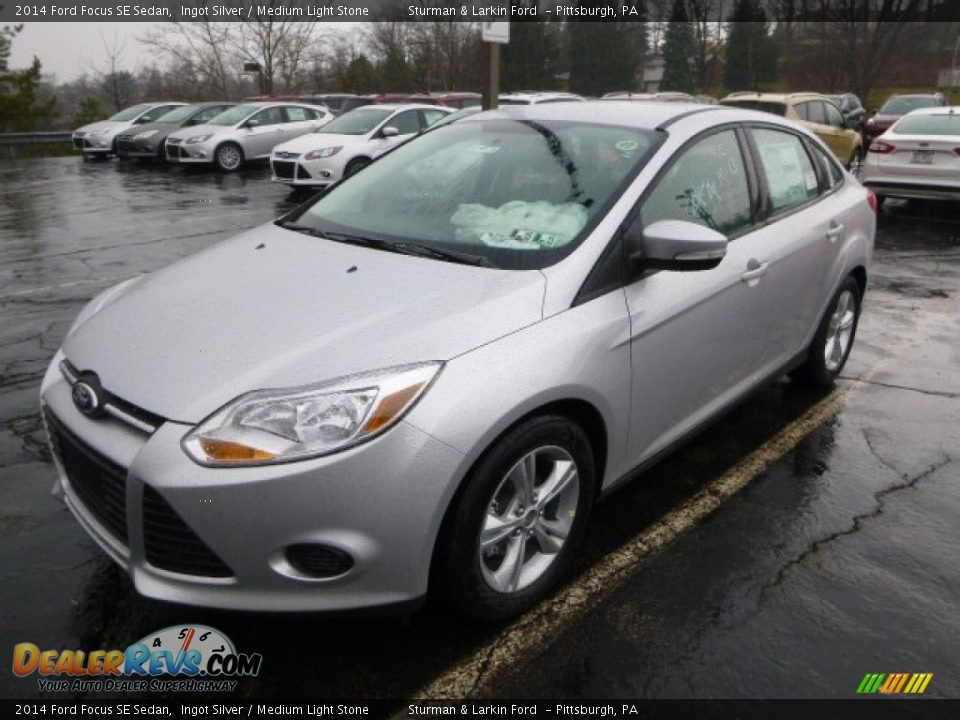 2014 Ford Focus SE Sedan Ingot Silver / Medium Light Stone Photo #5