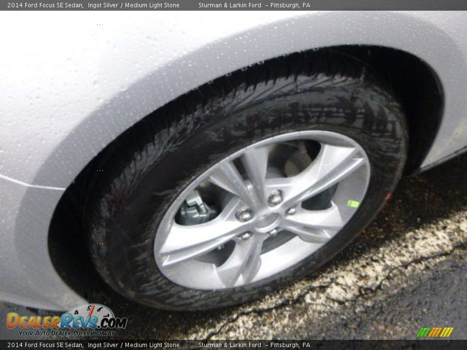 2014 Ford Focus SE Sedan Ingot Silver / Medium Light Stone Photo #7