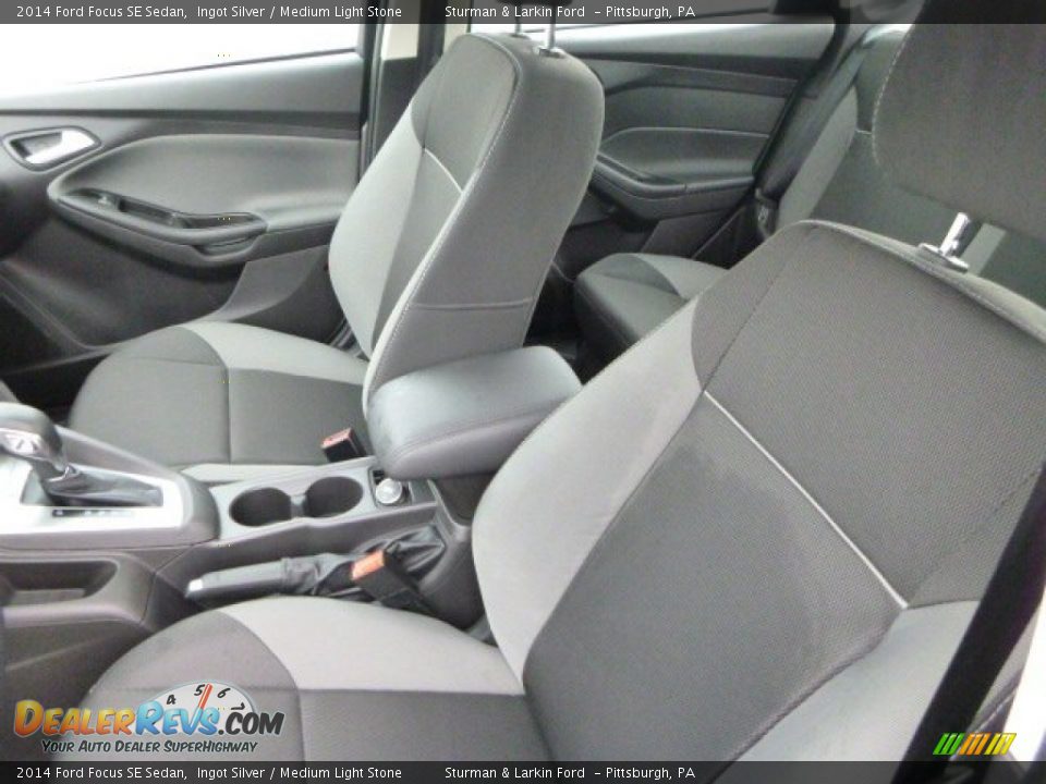 2014 Ford Focus SE Sedan Ingot Silver / Medium Light Stone Photo #8