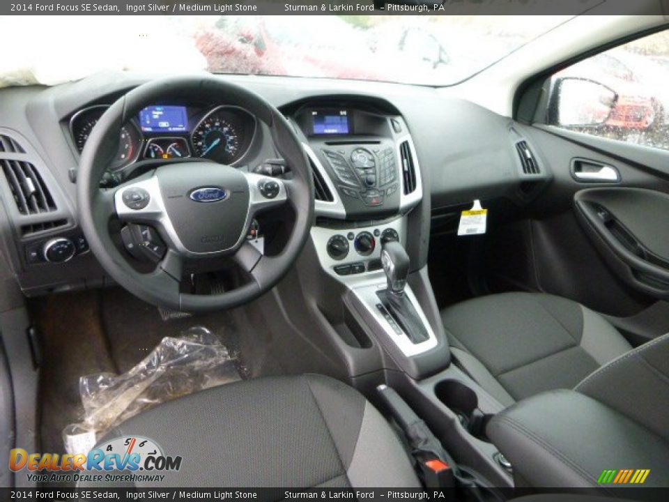 2014 Ford Focus SE Sedan Ingot Silver / Medium Light Stone Photo #10