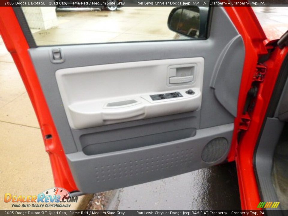 2005 Dodge Dakota SLT Quad Cab Flame Red / Medium Slate Gray Photo #11