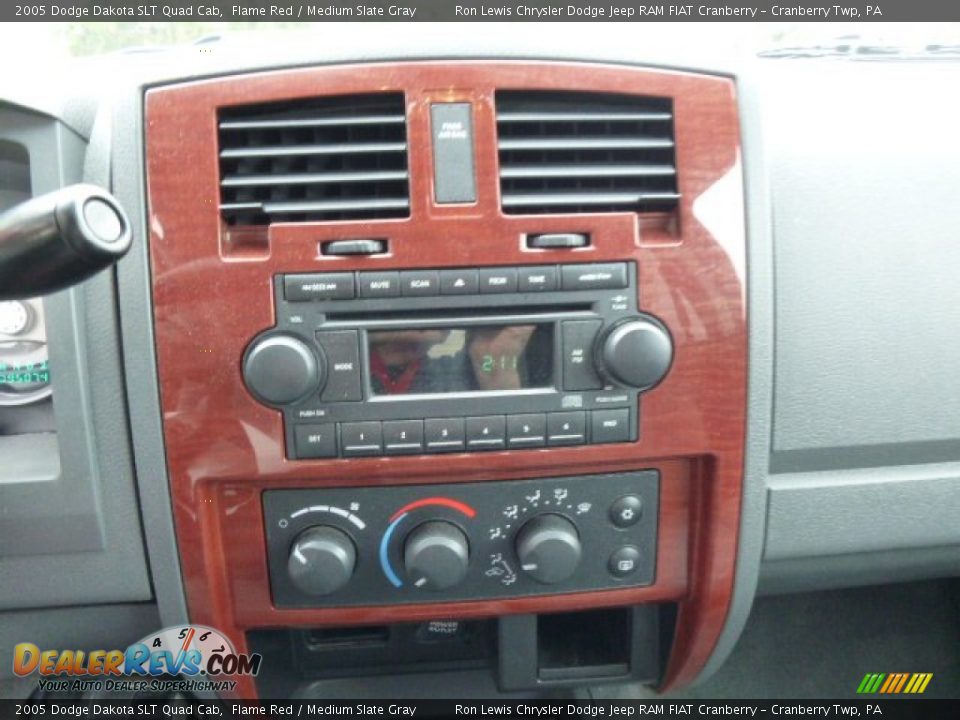 2005 Dodge Dakota SLT Quad Cab Flame Red / Medium Slate Gray Photo #15