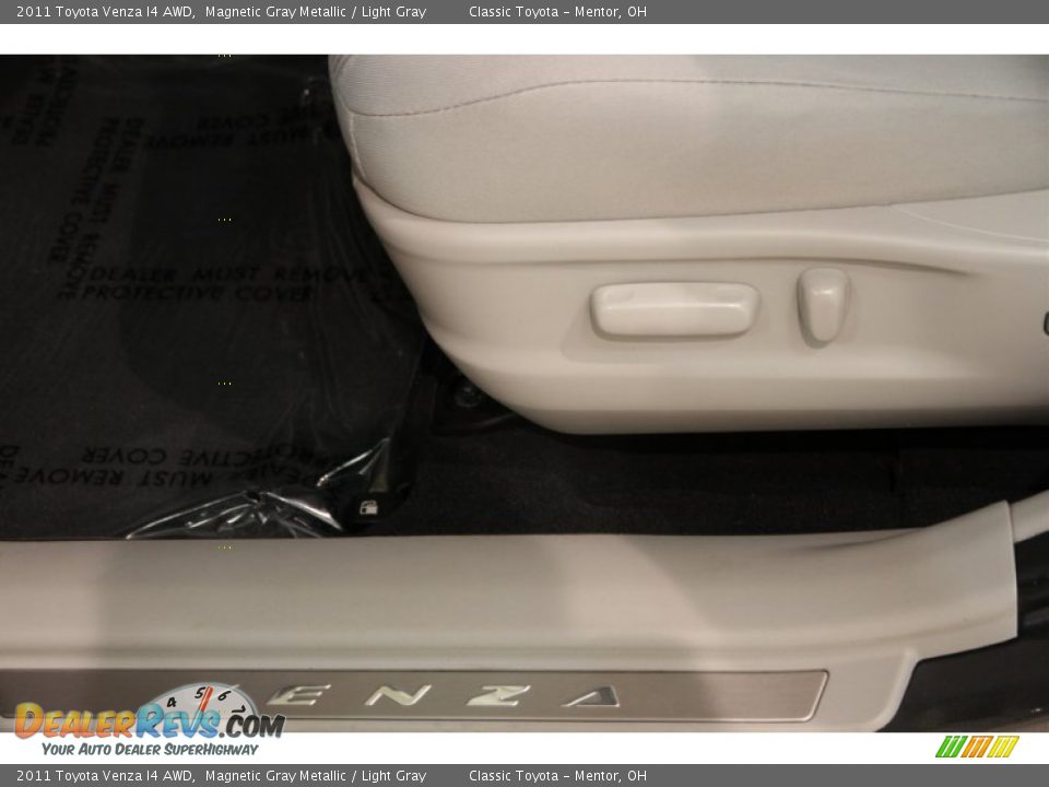 2011 Toyota Venza I4 AWD Magnetic Gray Metallic / Light Gray Photo #6