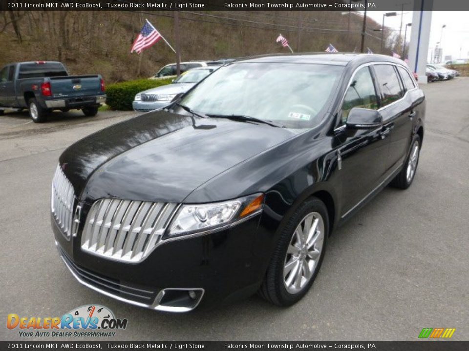 Front 3/4 View of 2011 Lincoln MKT AWD EcoBoost Photo #6
