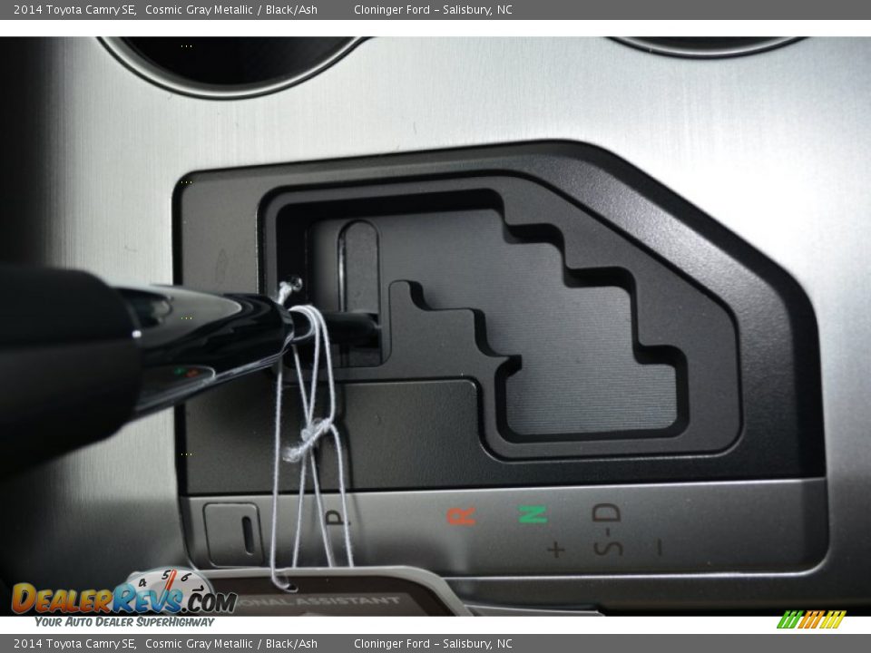 2014 Toyota Camry SE Cosmic Gray Metallic / Black/Ash Photo #17