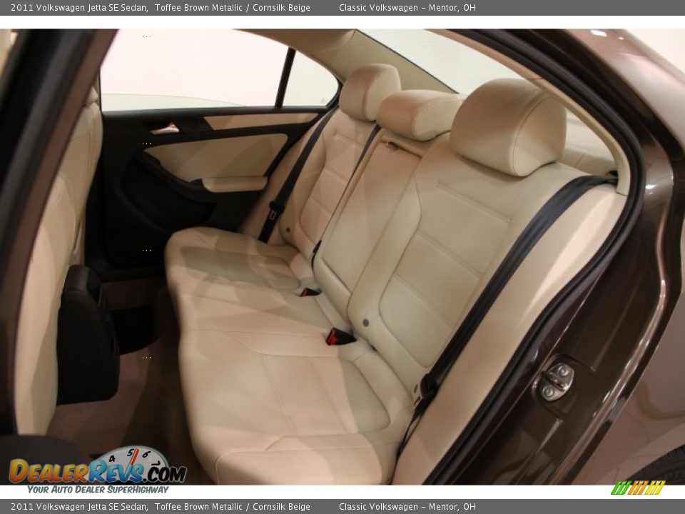 2011 Volkswagen Jetta SE Sedan Toffee Brown Metallic / Cornsilk Beige Photo #24