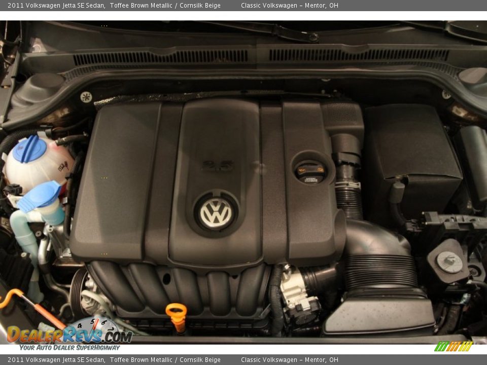 2011 Volkswagen Jetta SE Sedan Toffee Brown Metallic / Cornsilk Beige Photo #28