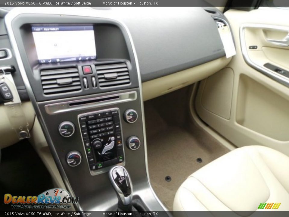 2015 Volvo XC60 T6 AWD Ice White / Soft Beige Photo #13
