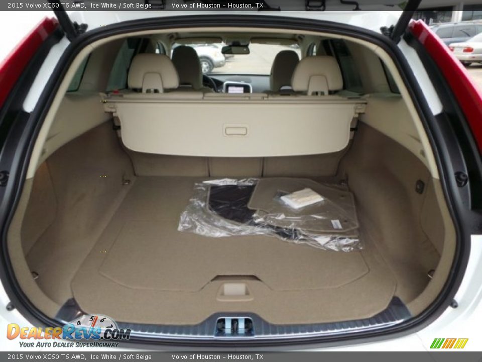 2015 Volvo XC60 T6 AWD Ice White / Soft Beige Photo #25