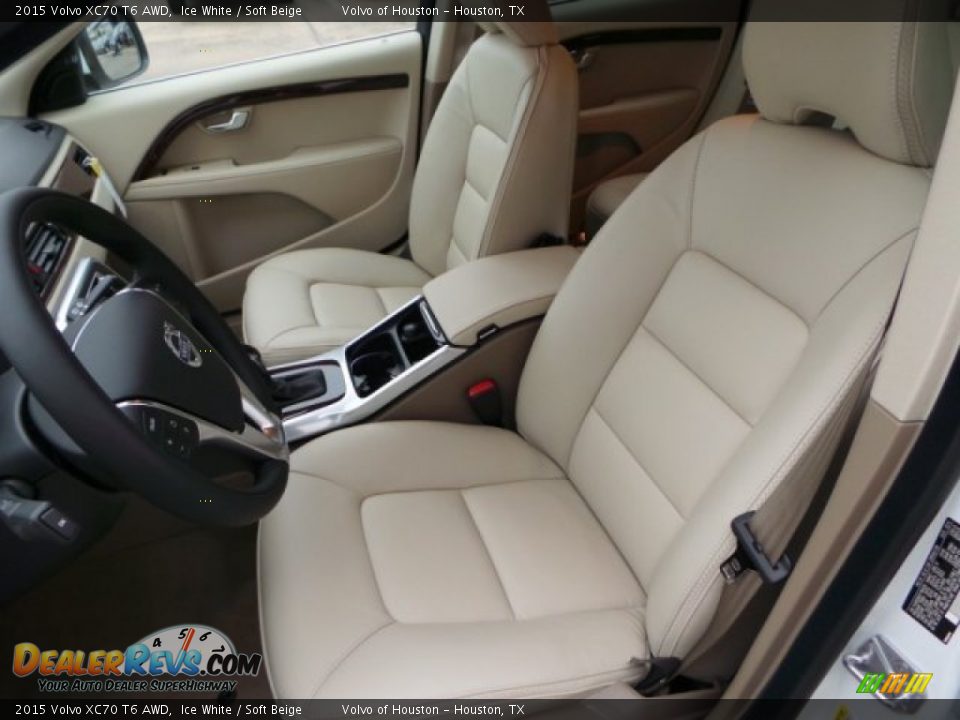 Front Seat of 2015 Volvo XC70 T6 AWD Photo #11