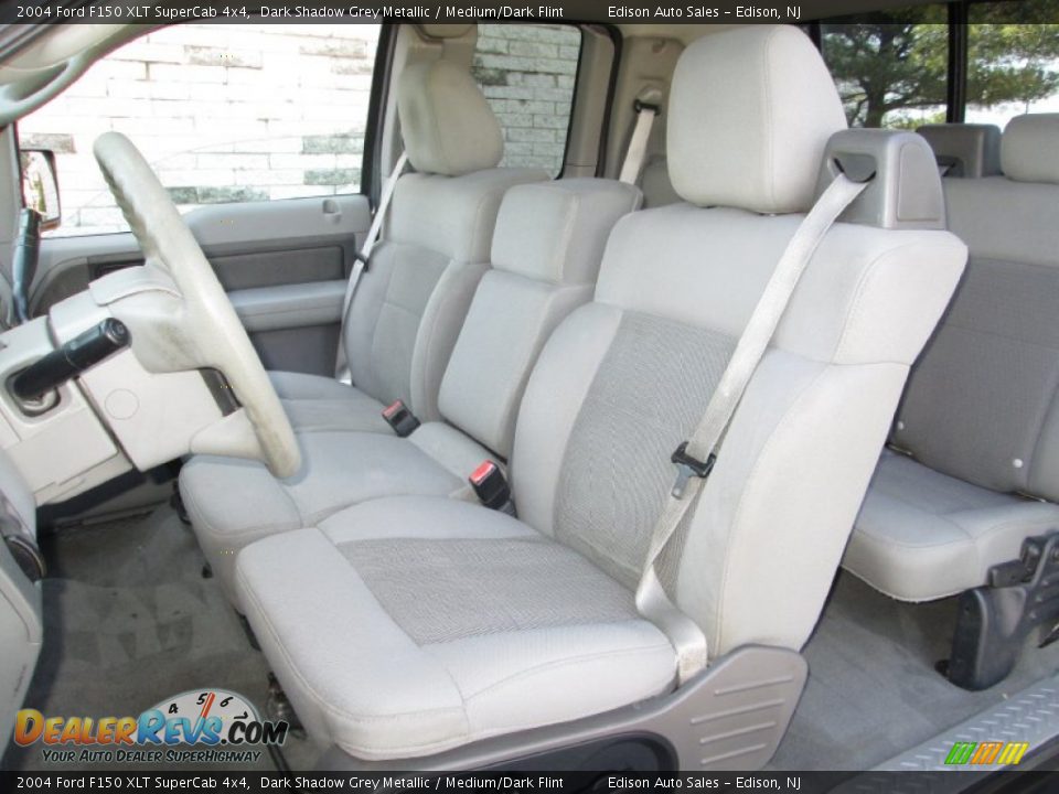 Front Seat of 2004 Ford F150 XLT SuperCab 4x4 Photo #16