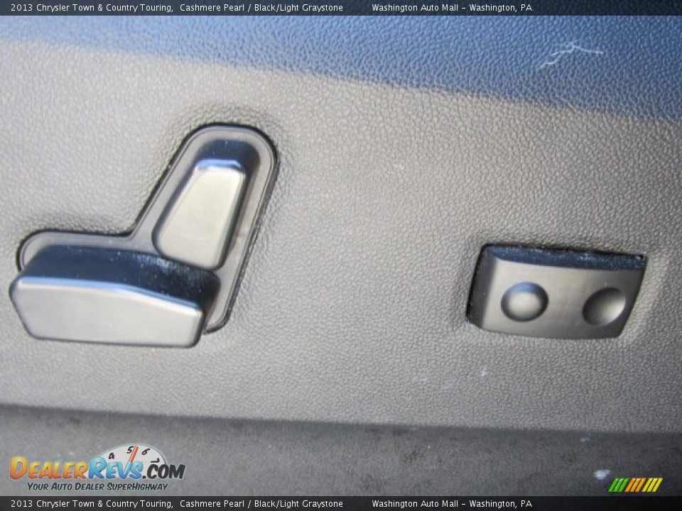 2013 Chrysler Town & Country Touring Cashmere Pearl / Black/Light Graystone Photo #13