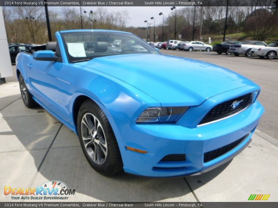 Front 3/4 View of 2014 Ford Mustang V6 Premium Convertible Photo #7