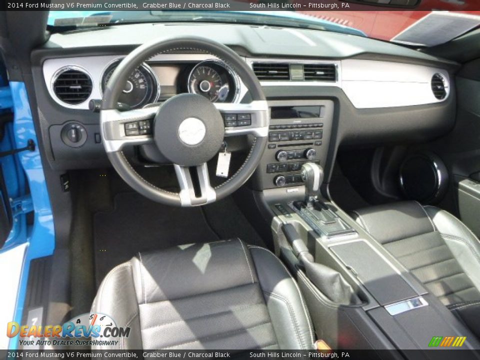 Dashboard of 2014 Ford Mustang V6 Premium Convertible Photo #16
