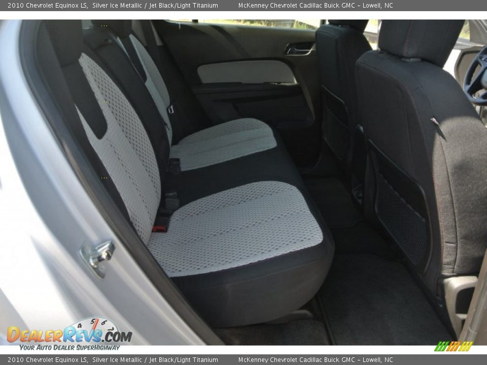2010 Chevrolet Equinox LS Silver Ice Metallic / Jet Black/Light Titanium Photo #17