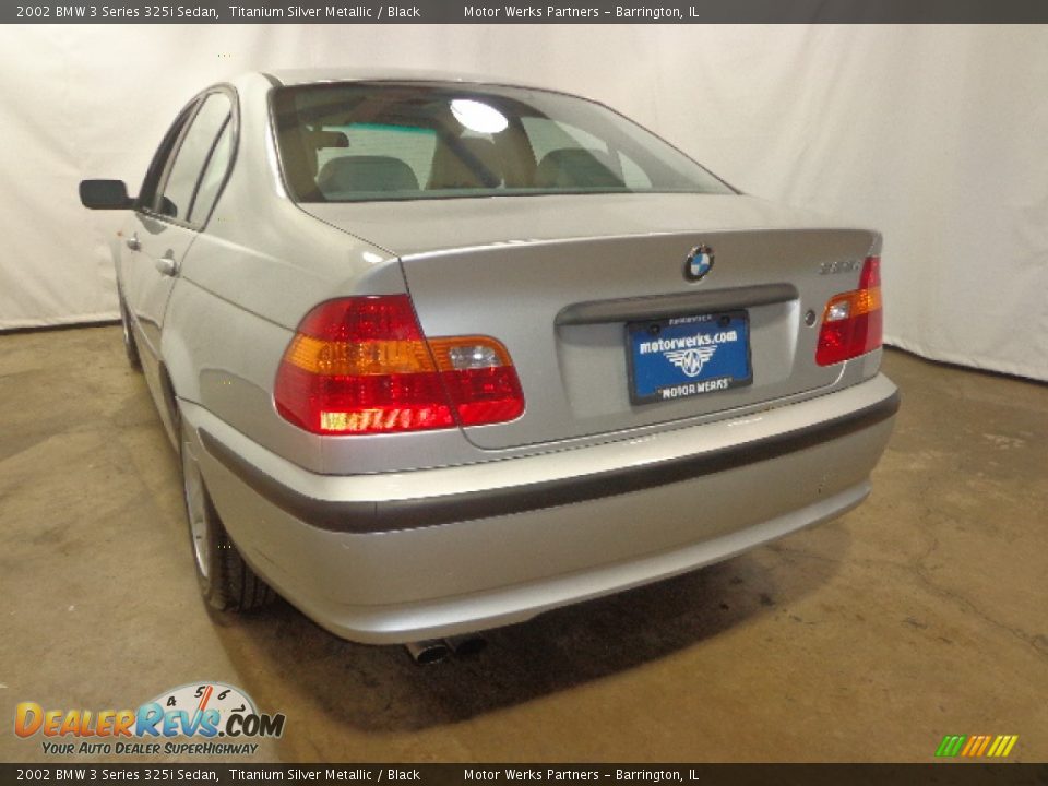 2002 BMW 3 Series 325i Sedan Titanium Silver Metallic / Black Photo #16
