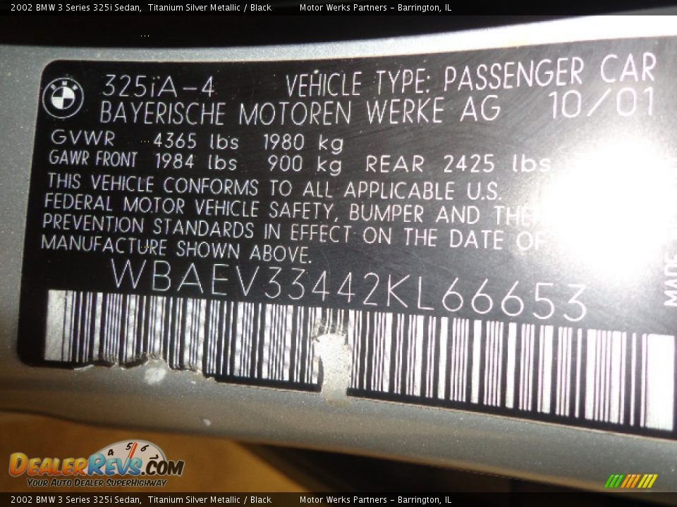 2002 BMW 3 Series 325i Sedan Titanium Silver Metallic / Black Photo #22