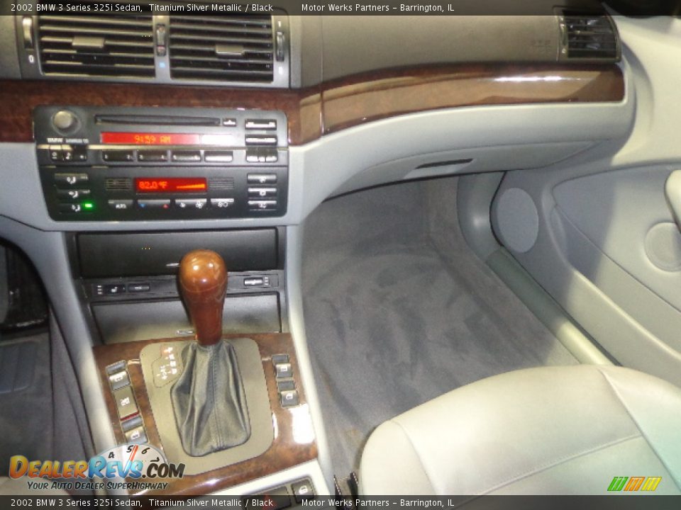 2002 BMW 3 Series 325i Sedan Titanium Silver Metallic / Black Photo #28