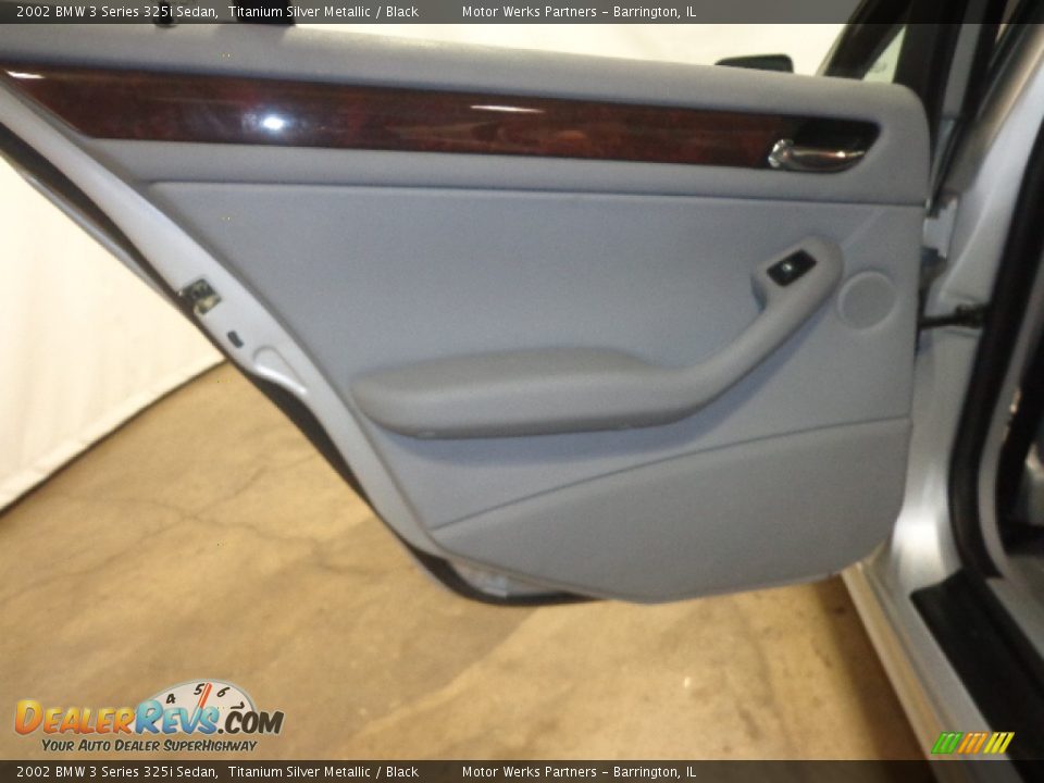 2002 BMW 3 Series 325i Sedan Titanium Silver Metallic / Black Photo #29
