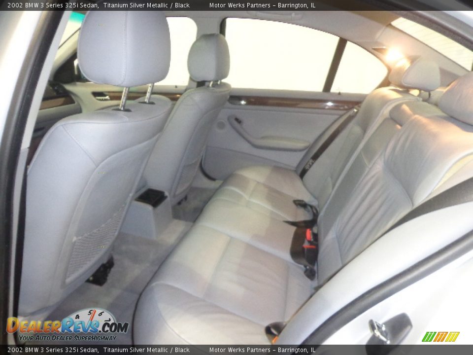 2002 BMW 3 Series 325i Sedan Titanium Silver Metallic / Black Photo #30