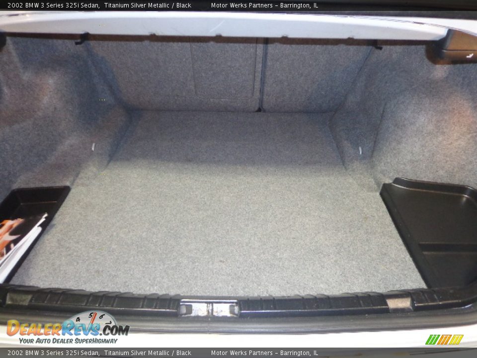 2002 BMW 3 Series 325i Sedan Titanium Silver Metallic / Black Photo #32