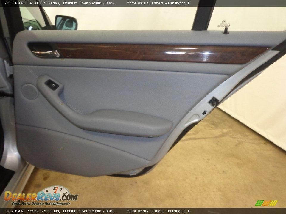 2002 BMW 3 Series 325i Sedan Titanium Silver Metallic / Black Photo #33