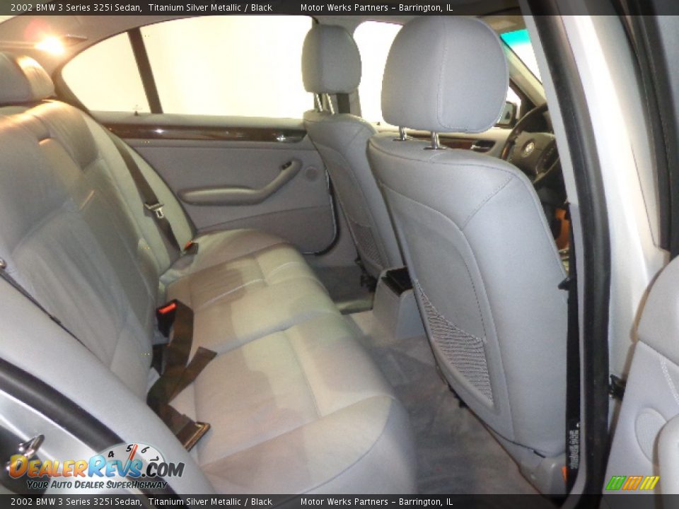 2002 BMW 3 Series 325i Sedan Titanium Silver Metallic / Black Photo #34