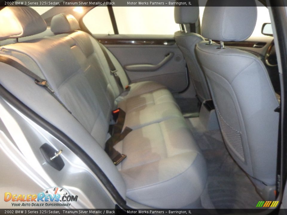 2002 BMW 3 Series 325i Sedan Titanium Silver Metallic / Black Photo #35
