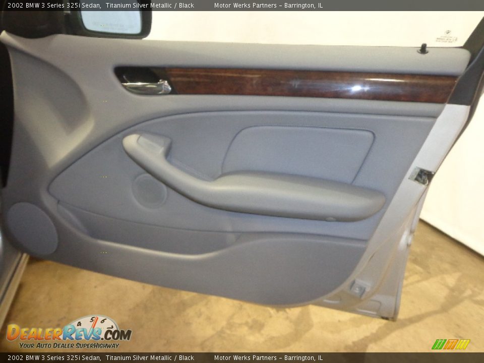 2002 BMW 3 Series 325i Sedan Titanium Silver Metallic / Black Photo #36