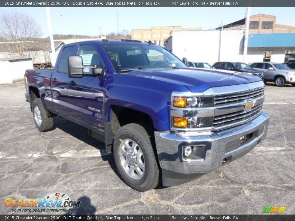 Front 3/4 View of 2015 Chevrolet Silverado 2500HD LT Double Cab 4x4 Photo #2