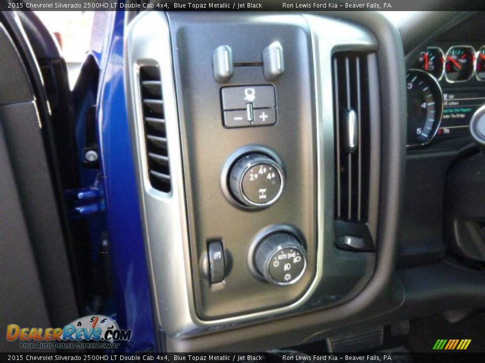 Controls of 2015 Chevrolet Silverado 2500HD LT Double Cab 4x4 Photo #15