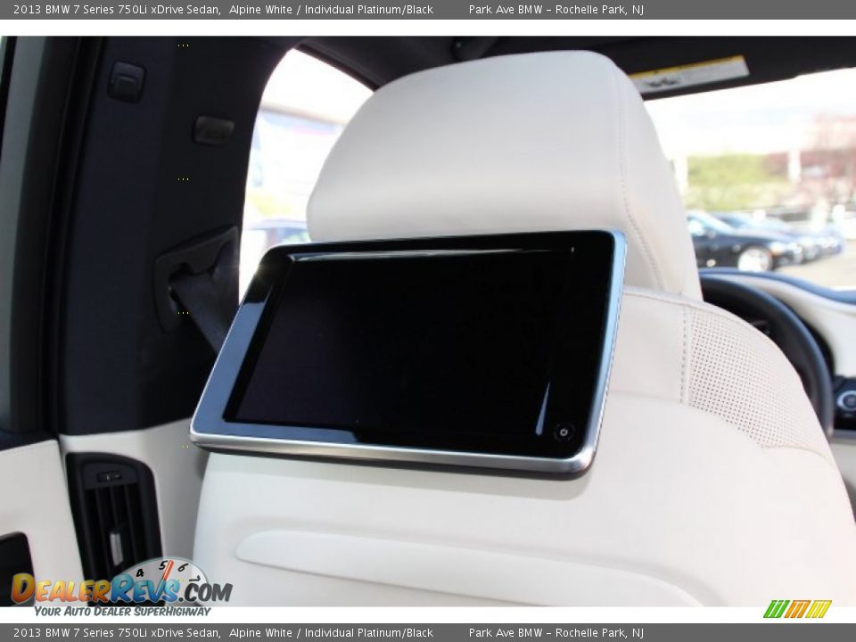 Entertainment System of 2013 BMW 7 Series 750Li xDrive Sedan Photo #27