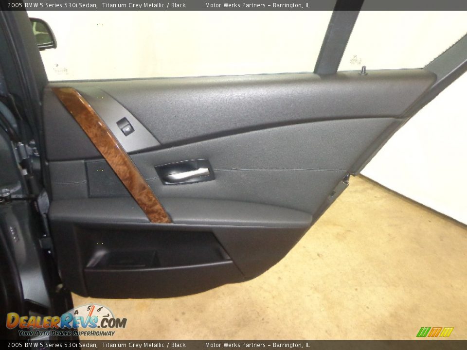 2005 BMW 5 Series 530i Sedan Titanium Grey Metallic / Black Photo #33
